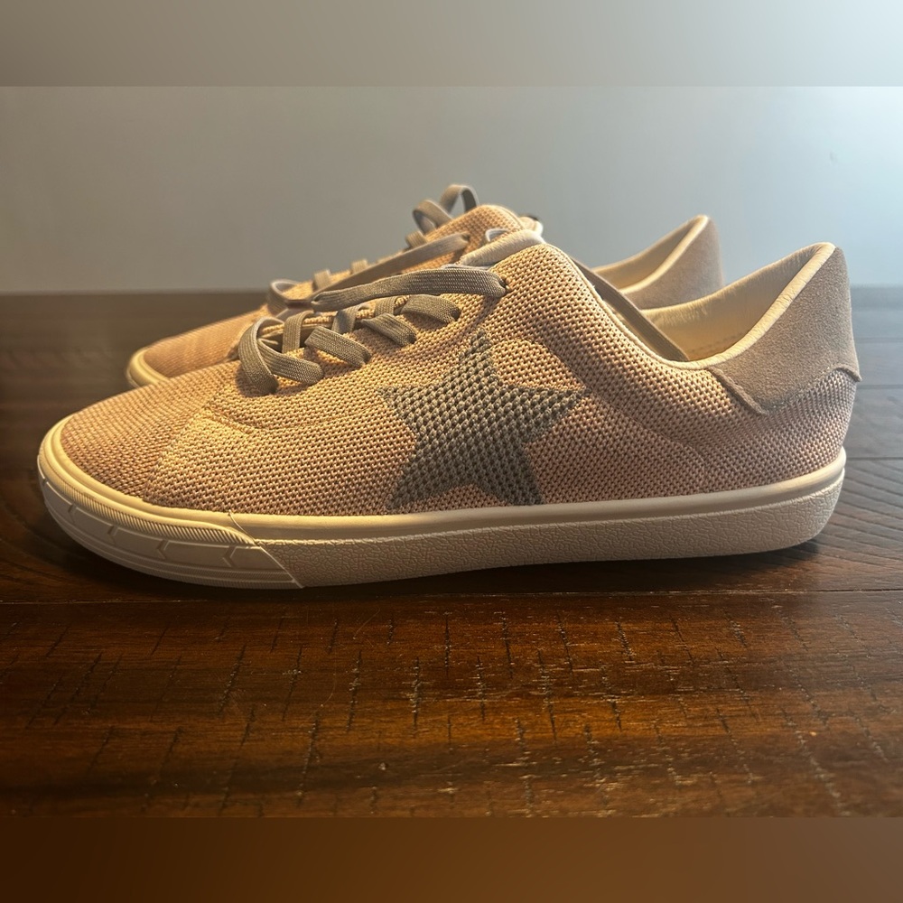 Woman’s Vintage Havanan Fly Salmon Pink & Grey Star Sneakers Size 8 Woman’s